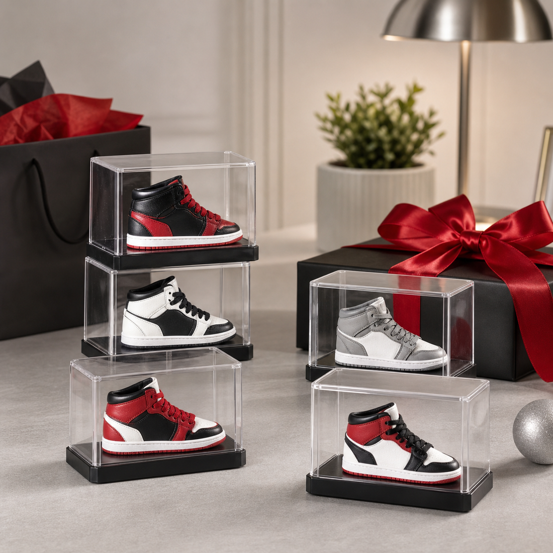 Mini sneakers TopFunStyle en vitrines avec coffret cadeau