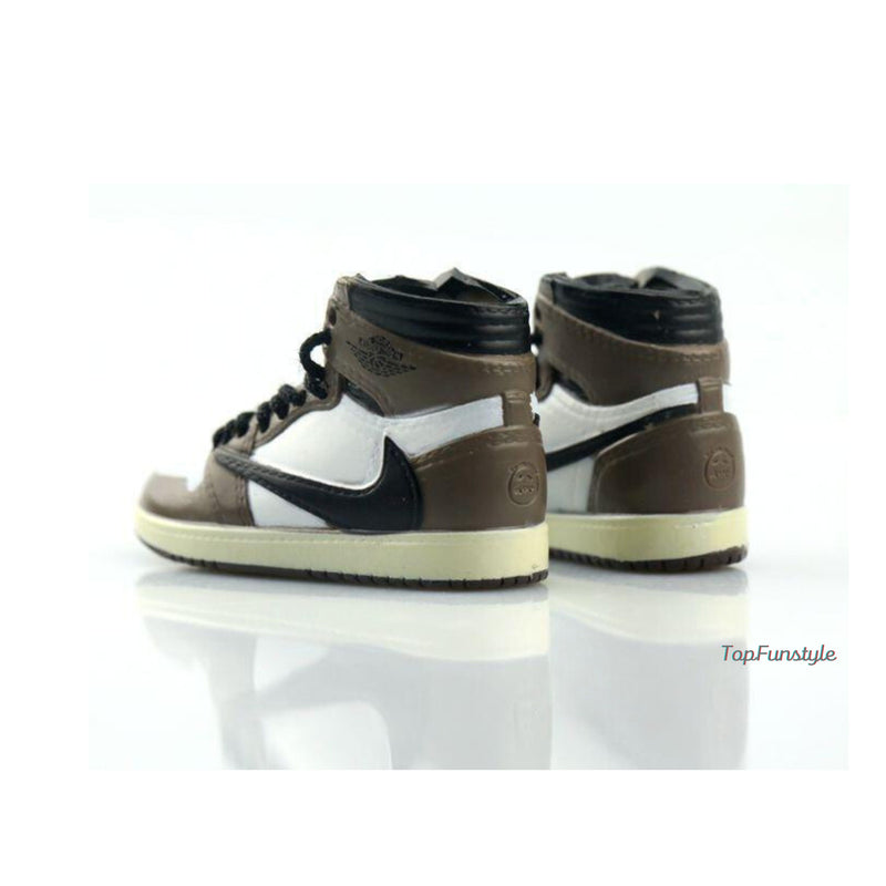 Petite version Air Jordan Travis Scott - parfait pour cadeaux et collections de sneakers