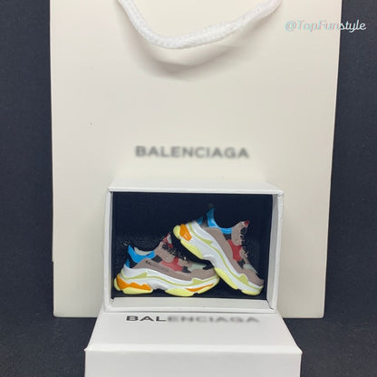 Mini sneakers Triple S dans coffret blanc - kit cadeau miniature 3D beige rouge bleu