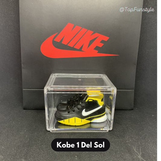 Mini sneakers Kobe 1 Del Sol noir et jaune dans leur vitrine transparente - miniature décorative