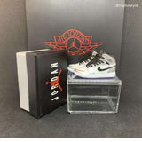 Réplique précise de Air Jordan 1 Leonard en miniature - un must pour les collections de sneakers