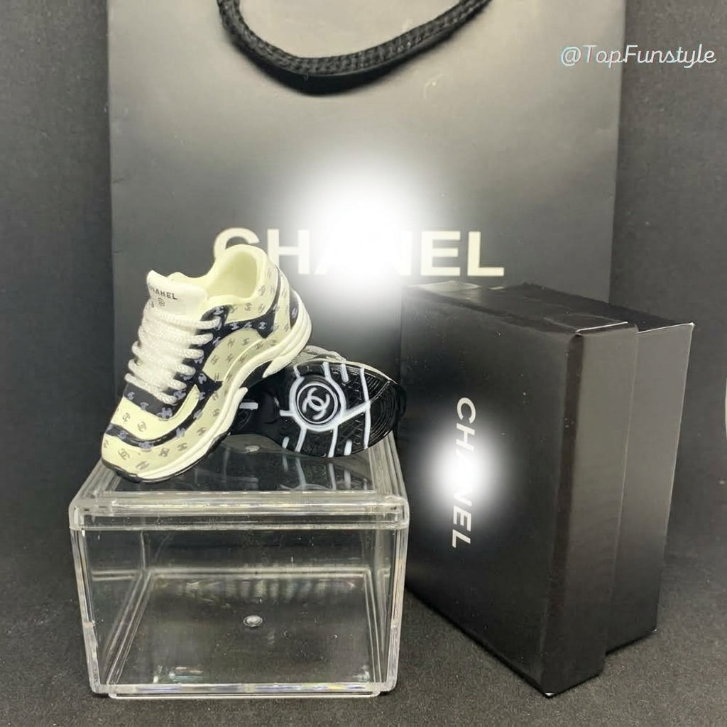 Mini sneakers CC Sport Chic profil et semelle CC - kit vitrine boîte et sac
