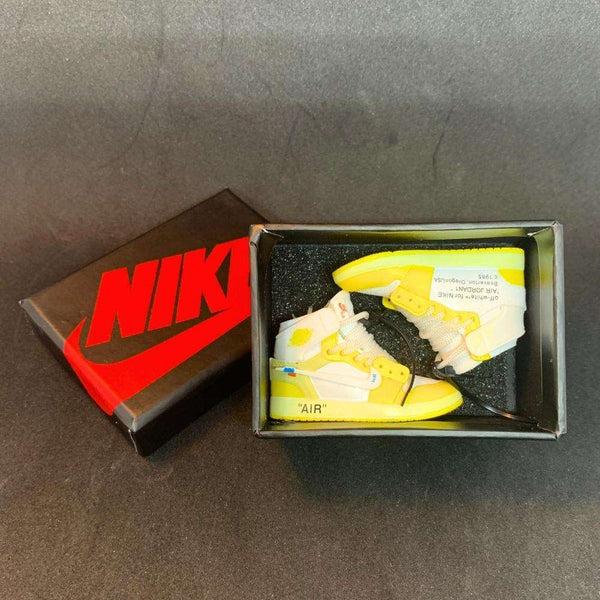 Modèle réduit Air Jordan Nike Off White en jaune - idée cadeau unique pour fans de sneakers